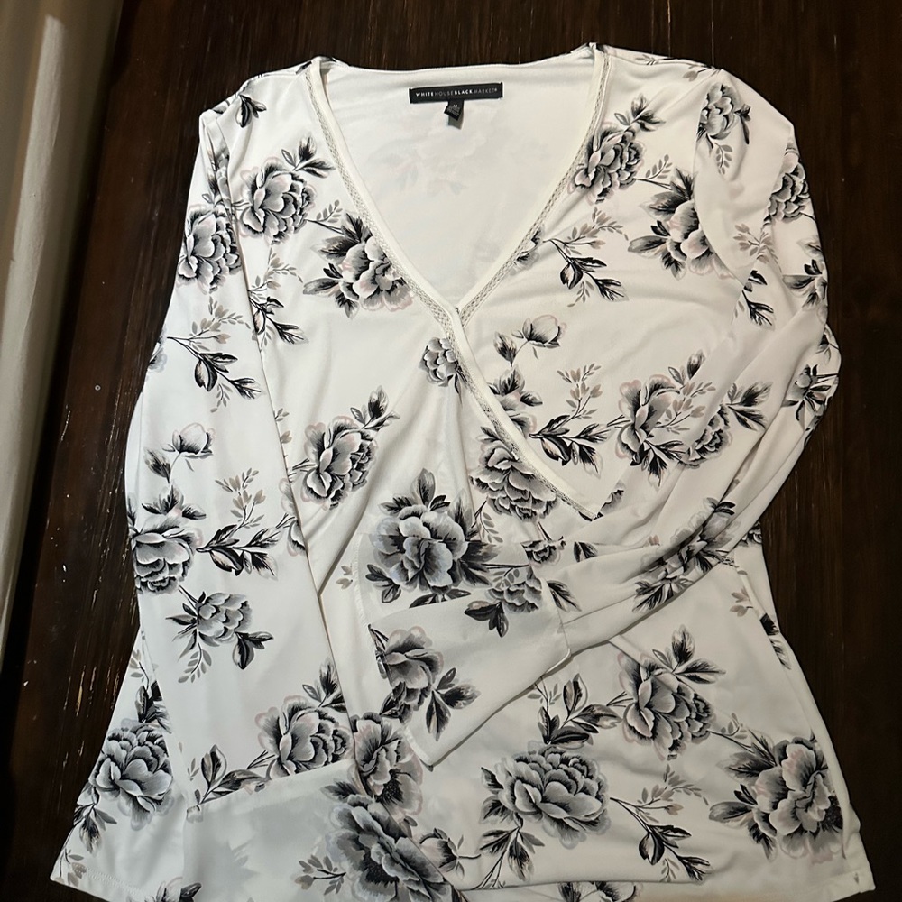 Beautiful blouse - Picture 3 of 4